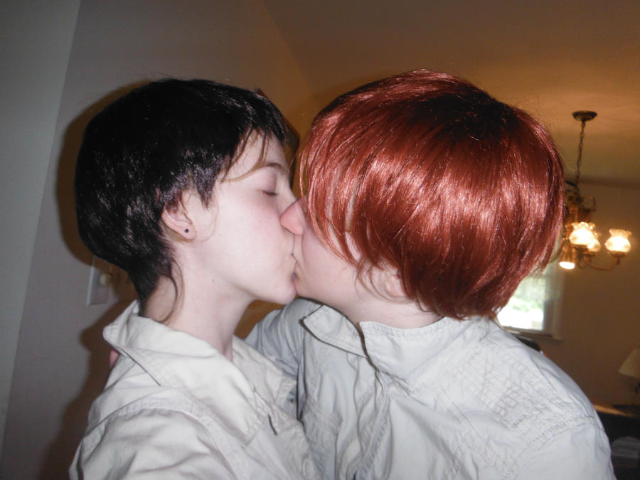 kissing Cosplay girls
