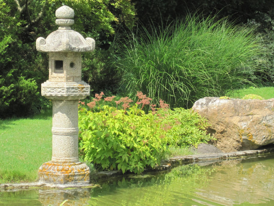 Asian Garden Lantern 15